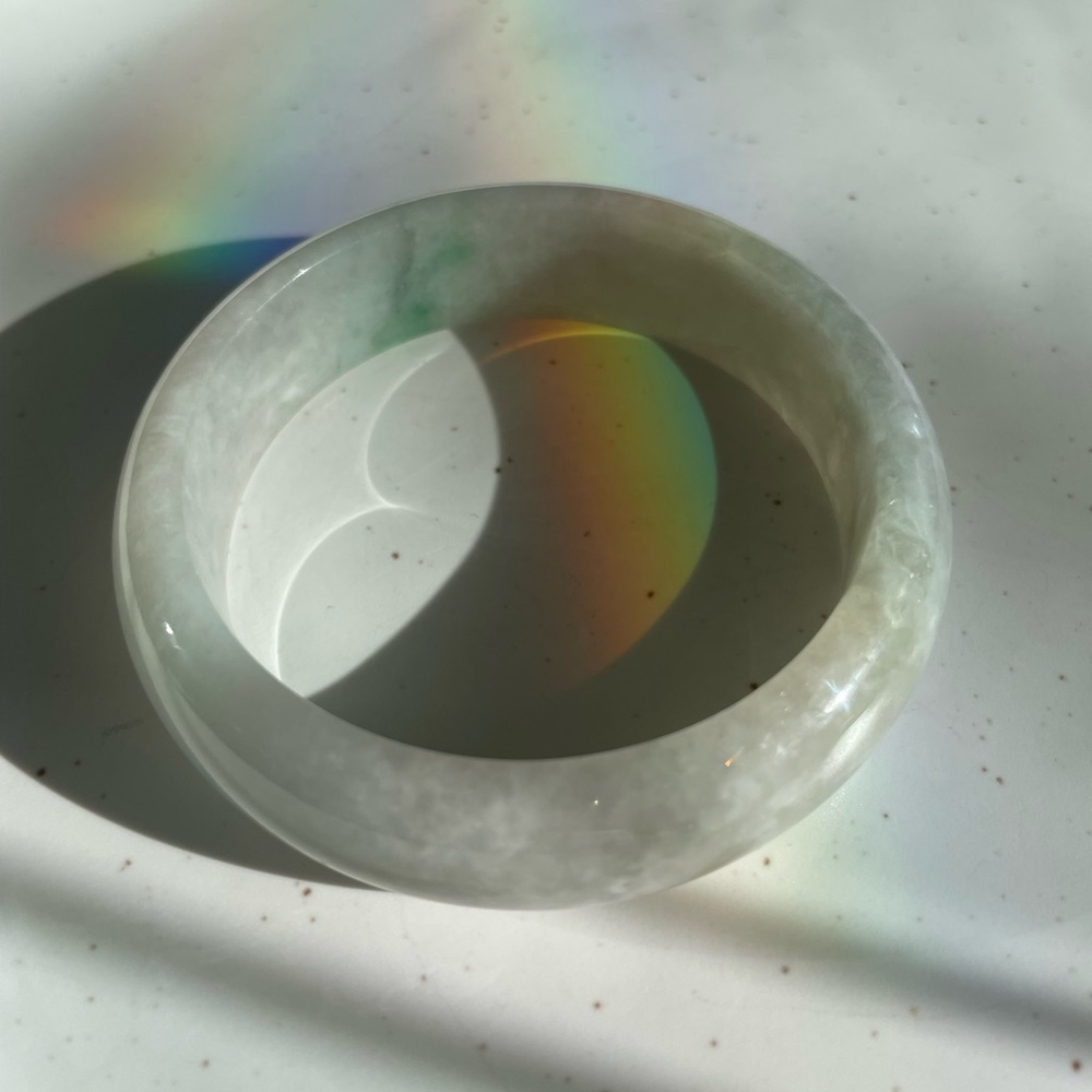 JADE l Authentic Burmese Jade Bangle snow white jade specs of apple green 52mm - Picture 13 of 15